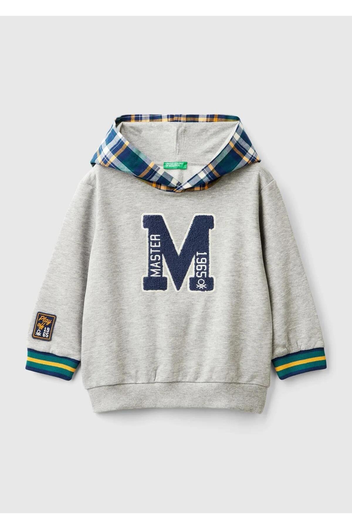 Erkek Çocuk Gri Melanj Önü İşlemeli Kolu Yama Detaylı Kapüşonlu Sweatshirt